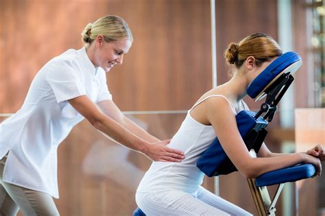 massage therapist at work|The Benefits of Massage in the Workplace .